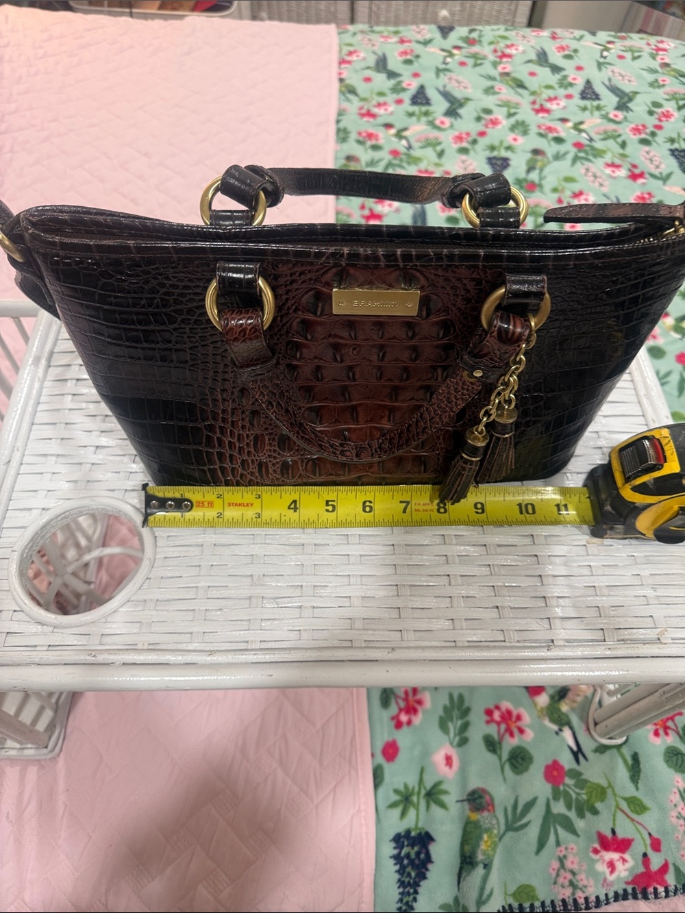 Stylish Croc-Embossed Tote Bag in Dark Brown